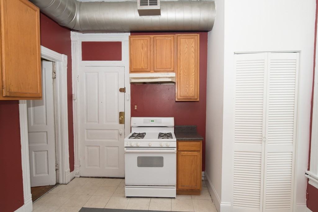 1058 N Rockwell St #2F - Photo 7 of 20
