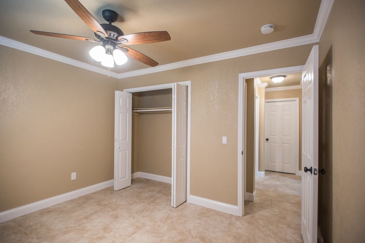 WINDWOOD LANE DUPLEXES - Photo 5 of 31