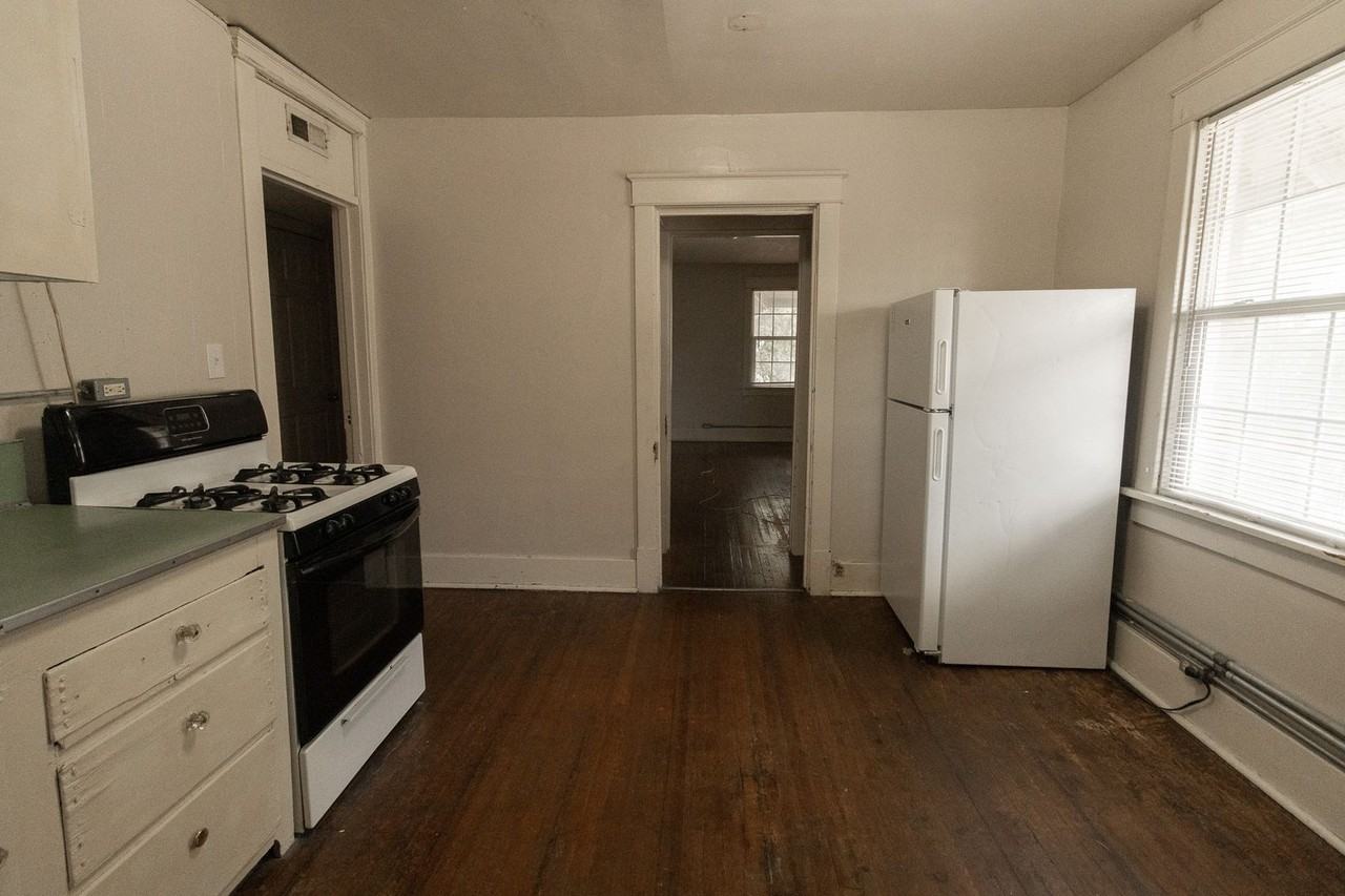 1407 E Walnut St - Photo 3 of 17