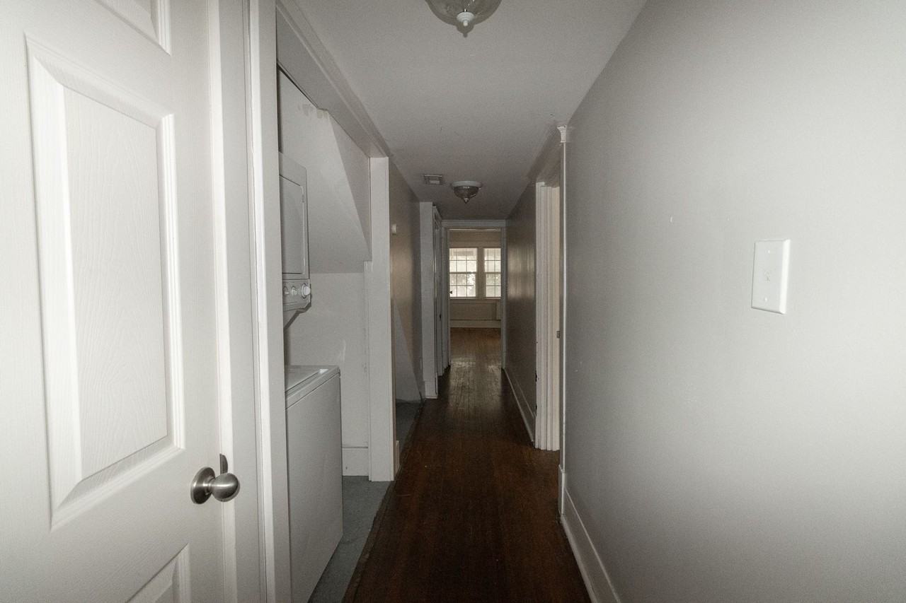 1407 E Walnut St - Photo 7 of 17