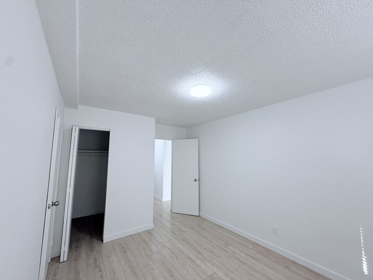 2121 Wall St - Photo 3 of 7