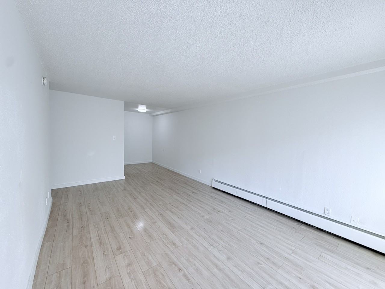 2121 Wall St - Photo 4 of 7
