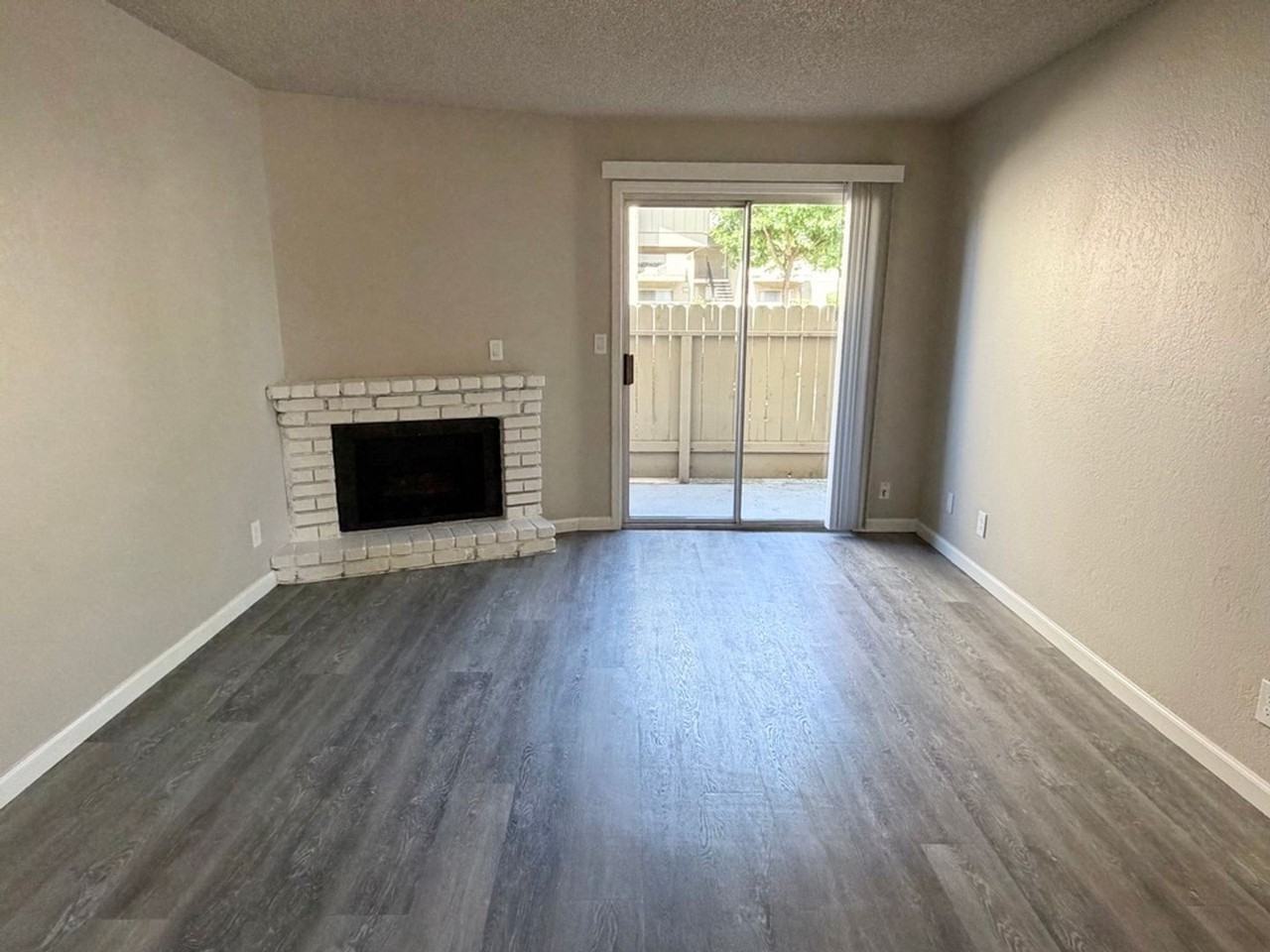 Merit Manor Apartments - Photo 3 of 7