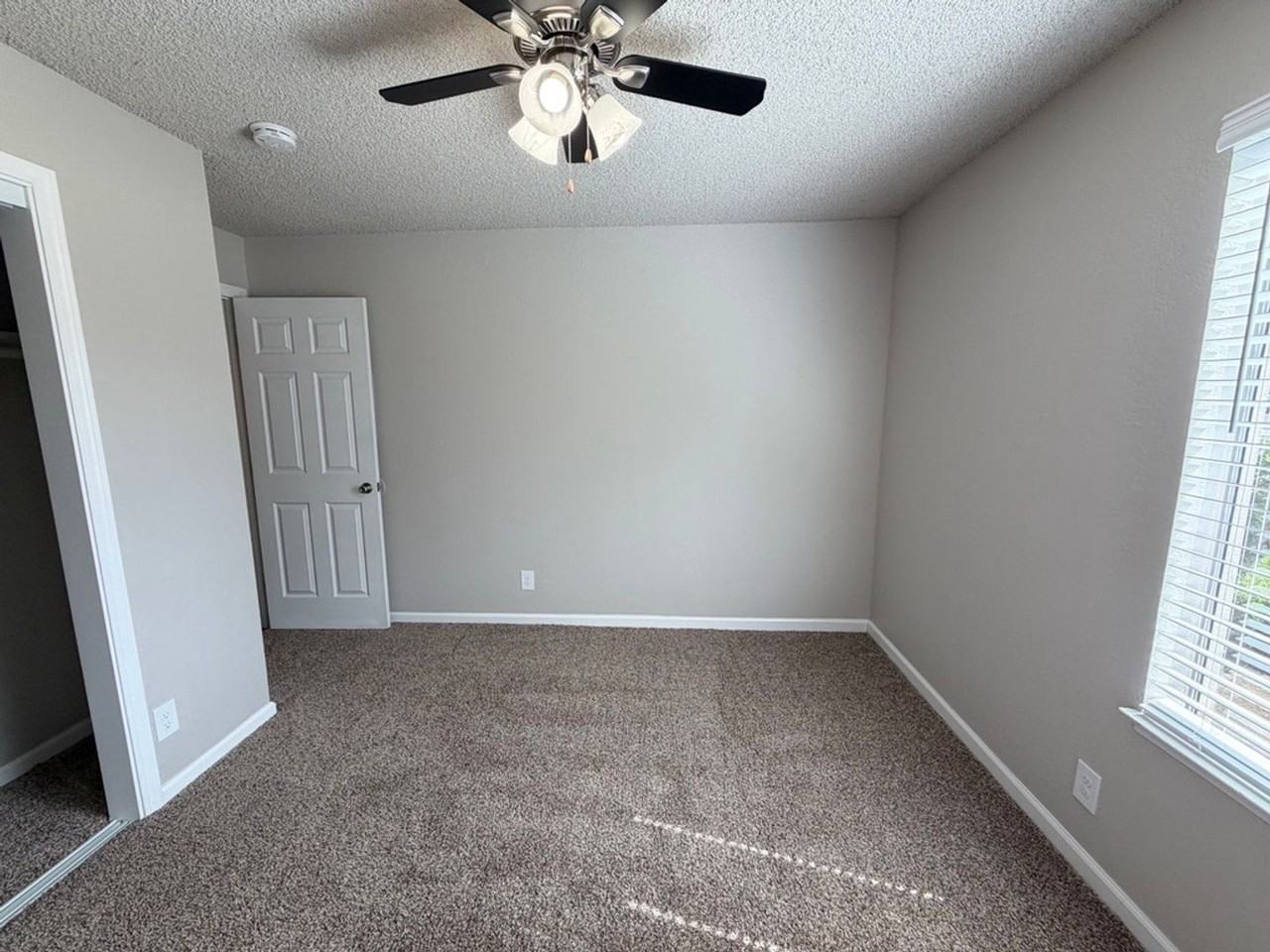 Merit Manor Apartments - Photo 4 of 7