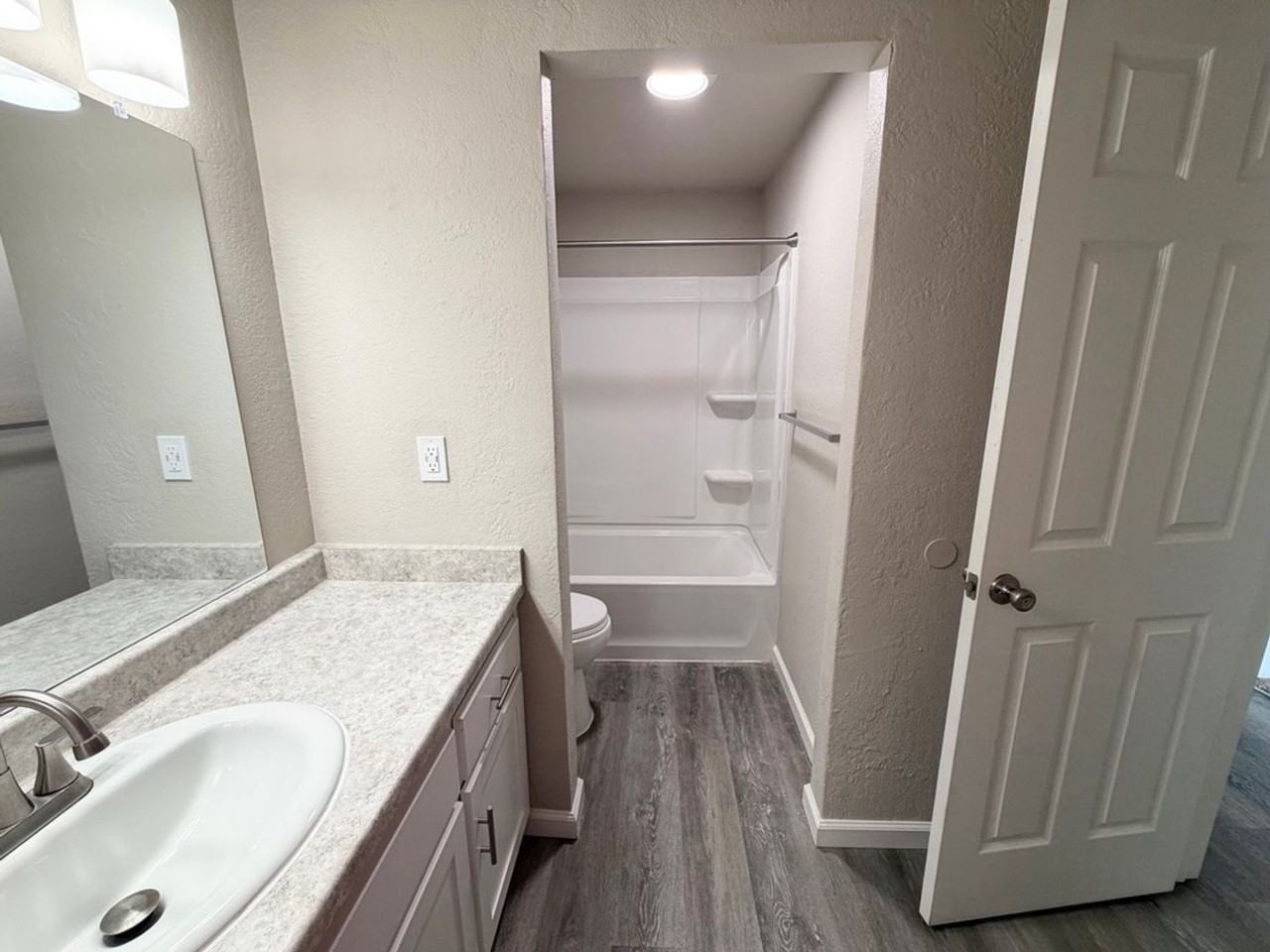 Merit Manor Apartments - Photo 5 of 7