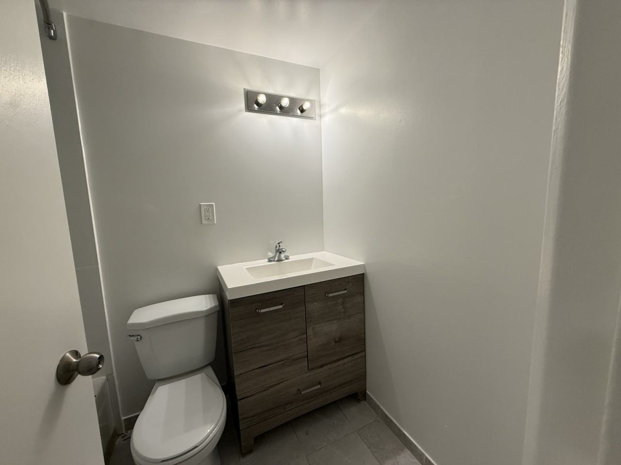 330 N Nanaimo St - Photo 7 of 7