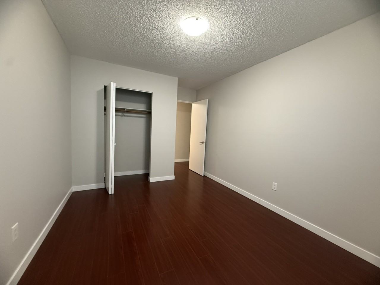 677 E 7th Ave - Photo 3 of 6