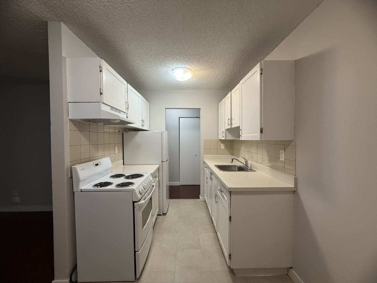 677 E 7th Ave - Photo 4 of 6