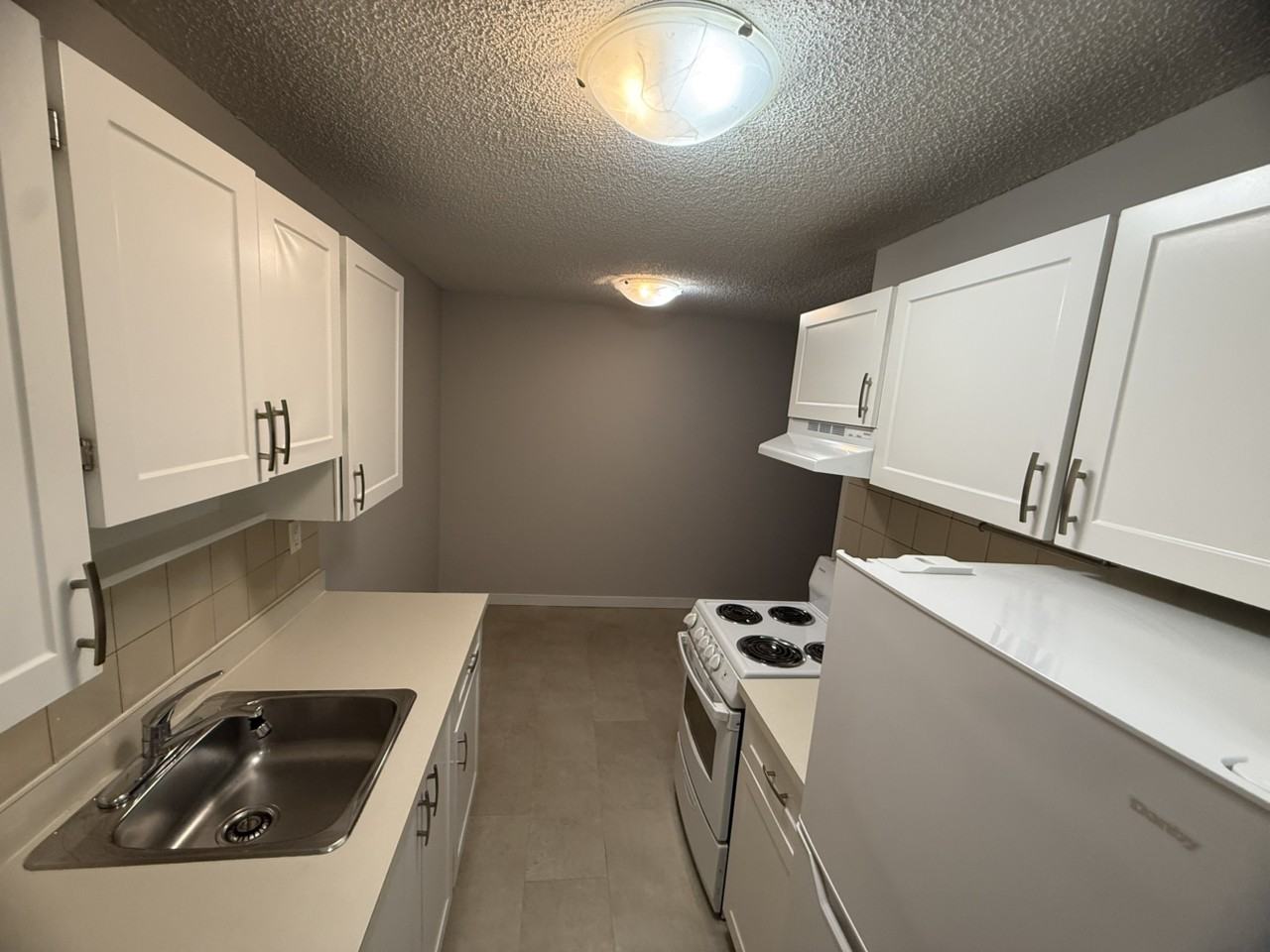677 E 7th Ave - Photo 5 of 6