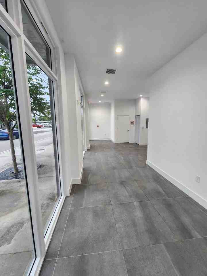 961 Southwest 7th Street - Photo 2 of 33