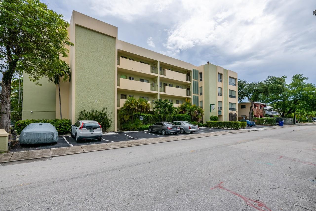 304 - Las Olas Regency Trust - Photo 5 of 20