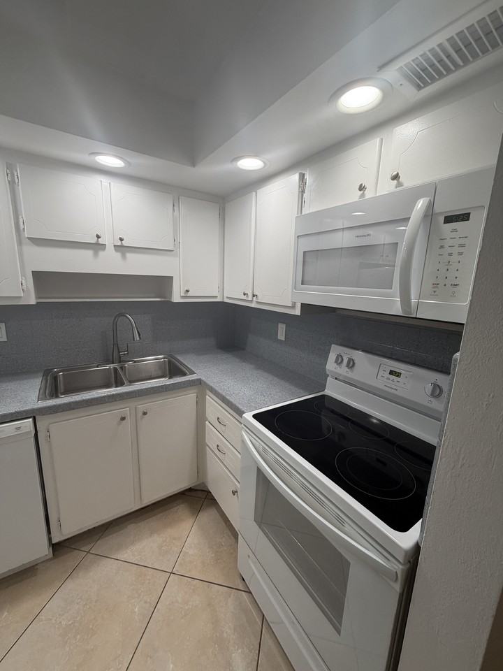 304 - Las Olas Regency Trust - Photo 2 of 14