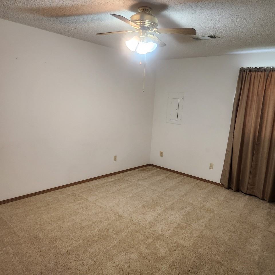 515 South Johnson Street - Photo 5 of 18