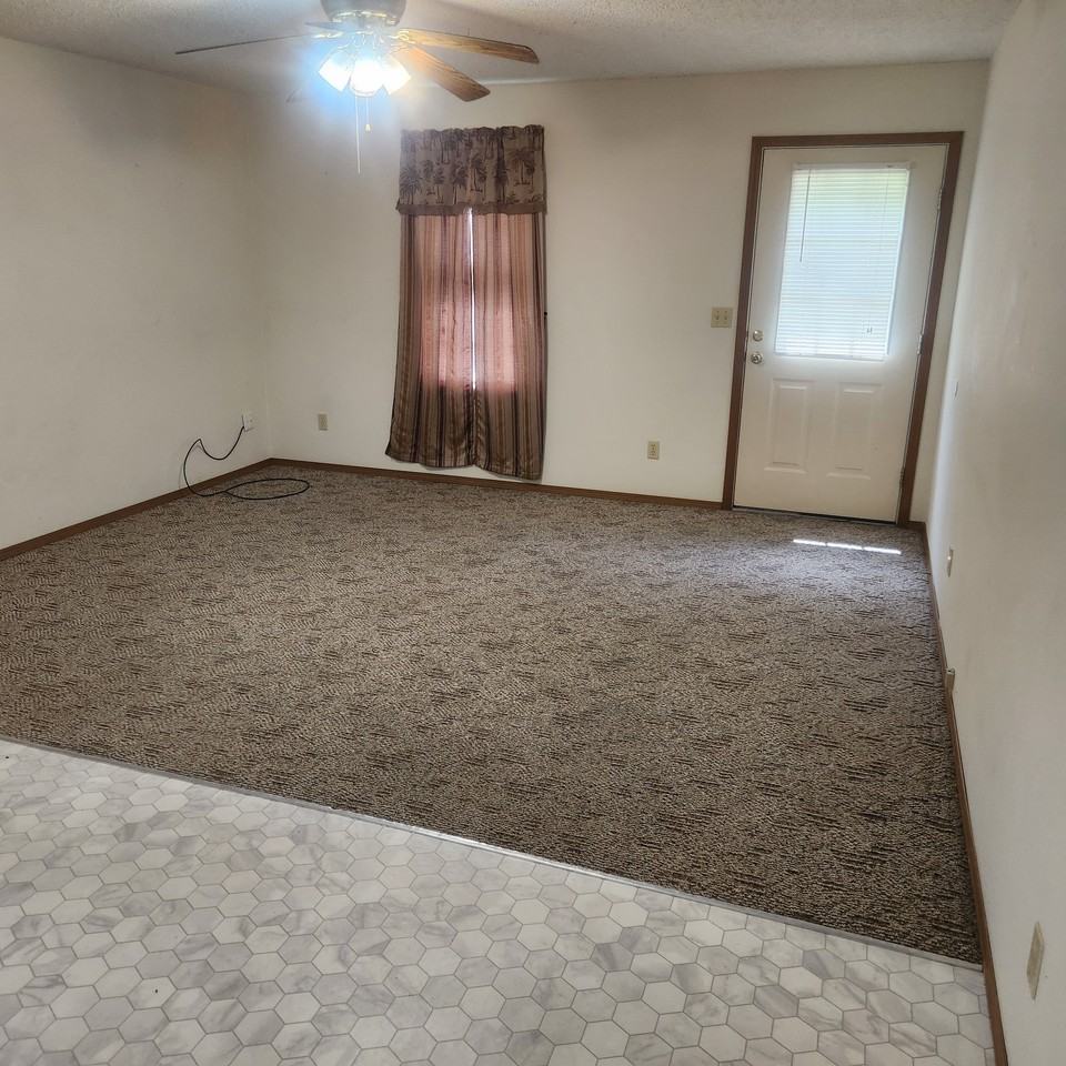 515 South Johnson Street - Photo 6 of 18
