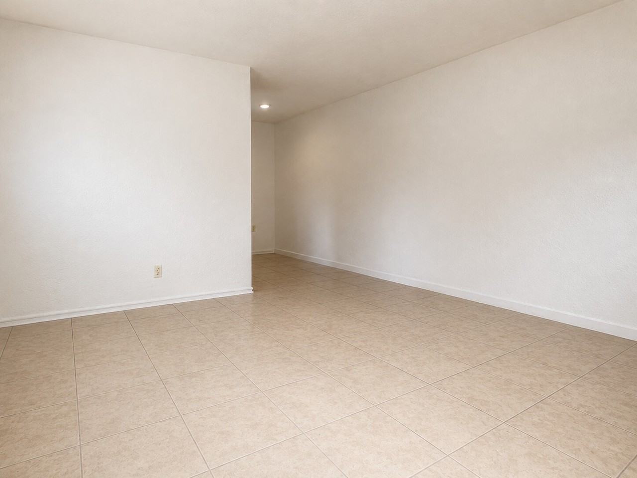 1716 East Kaley Avenue - Photo 4 of 26