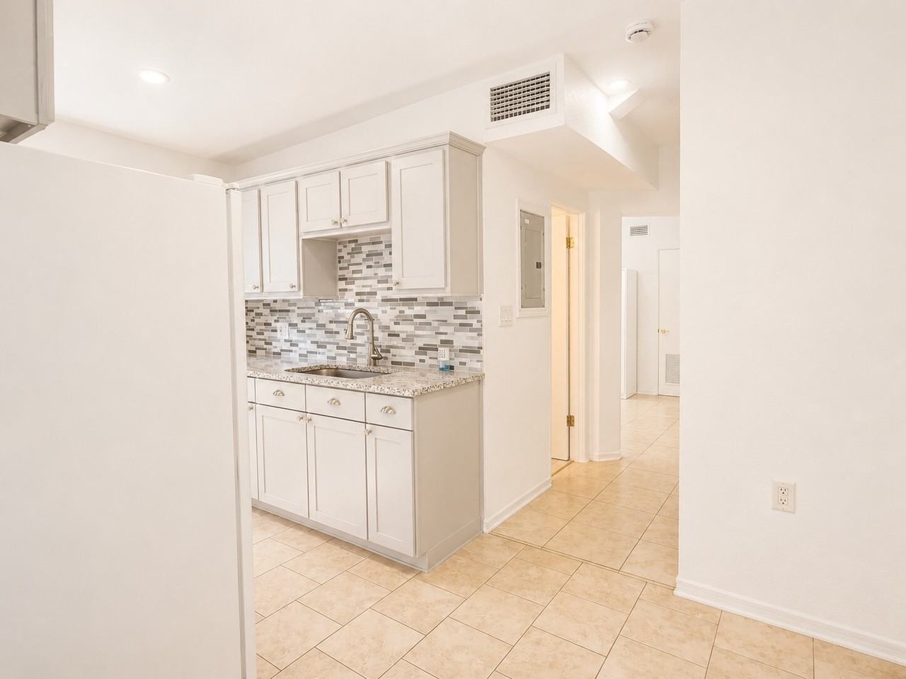 1716 East Kaley Avenue - Photo 5 of 26