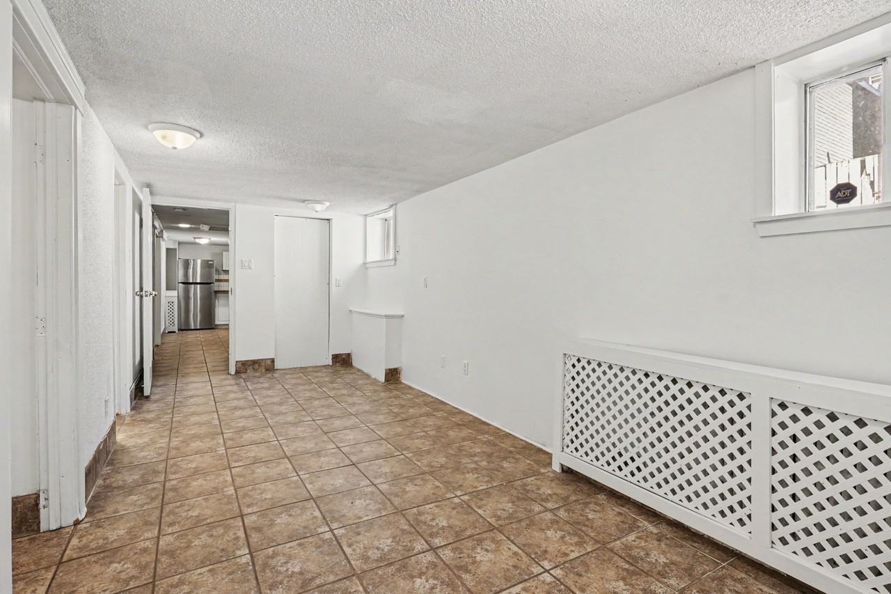 130 Lauder Avenue - Photo 4 of 14