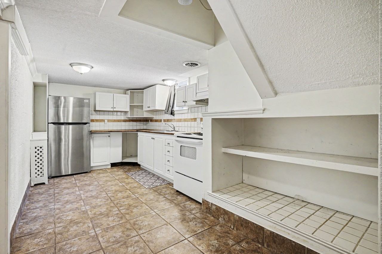 130 Lauder Avenue - Photo 6 of 14