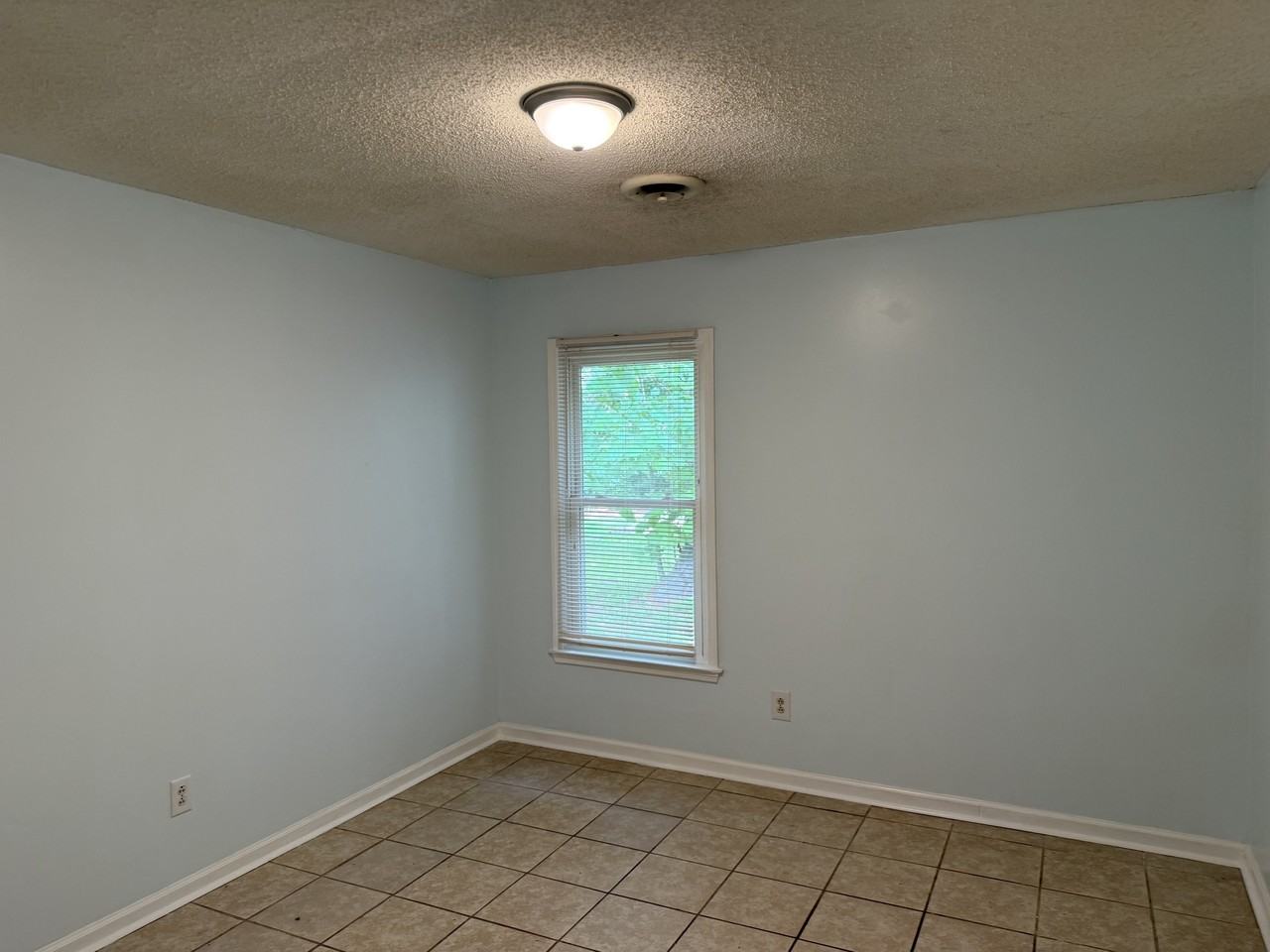 133 Twin Wood Drive - Photo 5 of 19