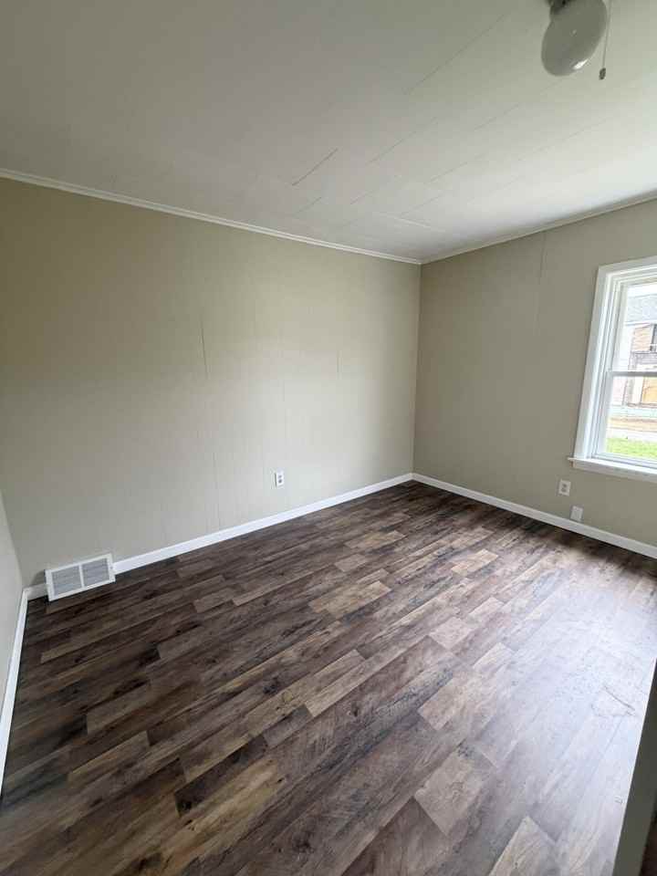 2245 Raymond Avenue - Photo 4 of 10