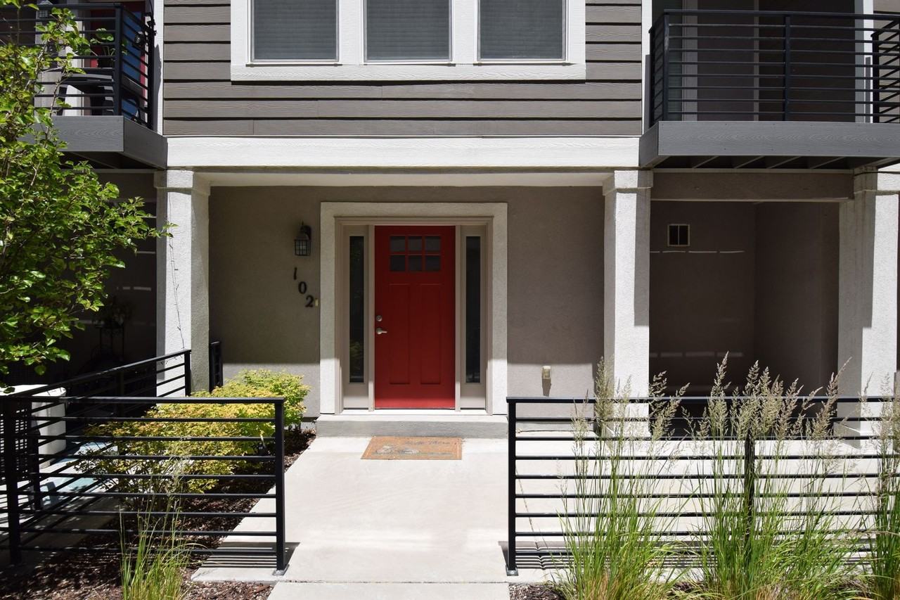 4727 S Hillhouse Cv #102 - Photo 2 of 30