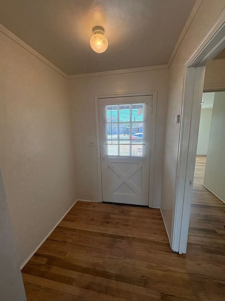 1216 N Conyer St - Photo 2 of 34