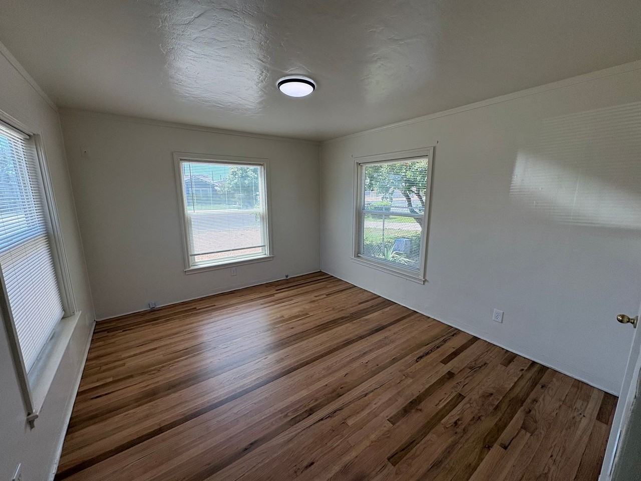 1216 N Conyer St - Photo 3 of 34