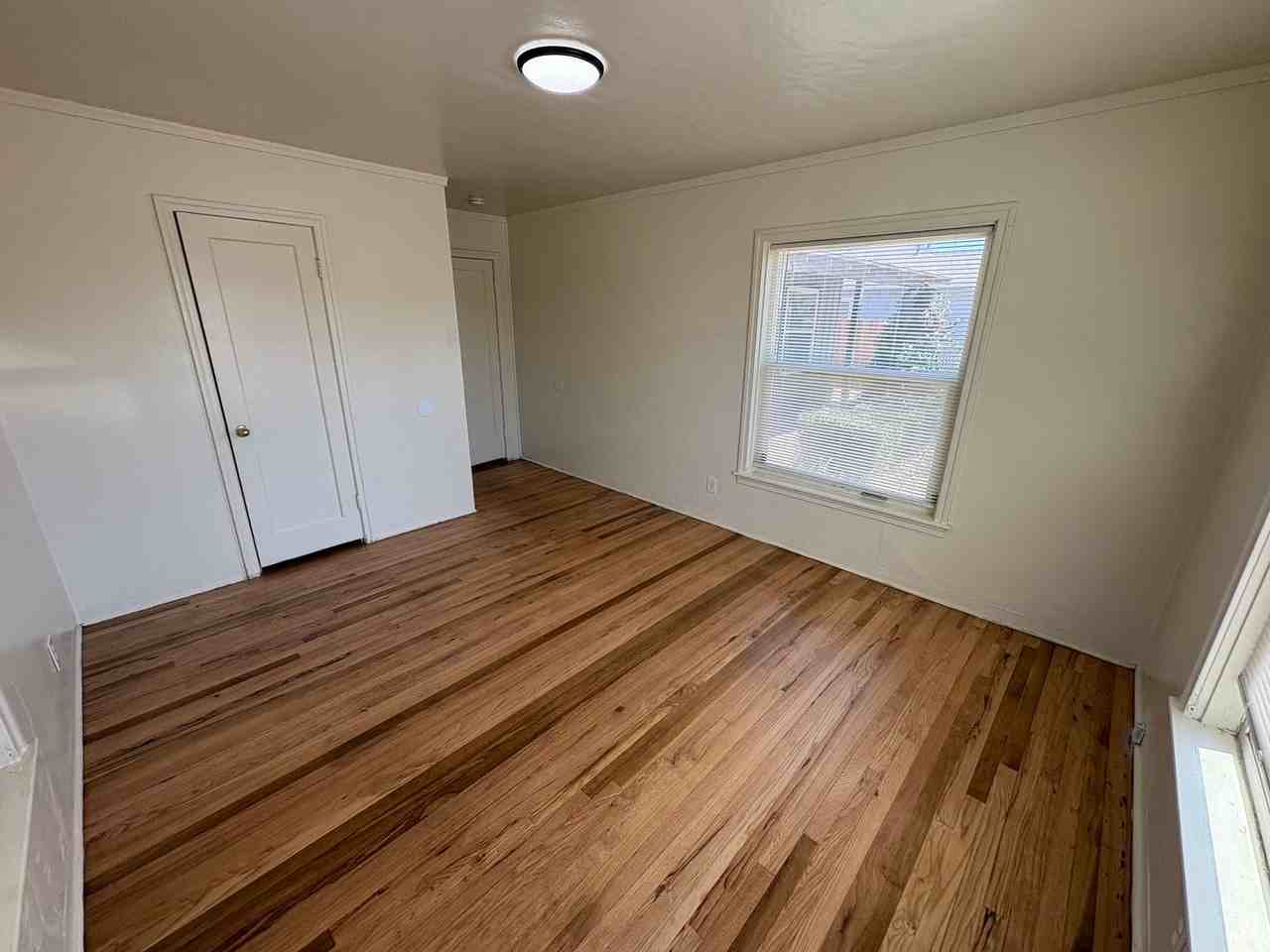 1216 N Conyer St - Photo 4 of 34