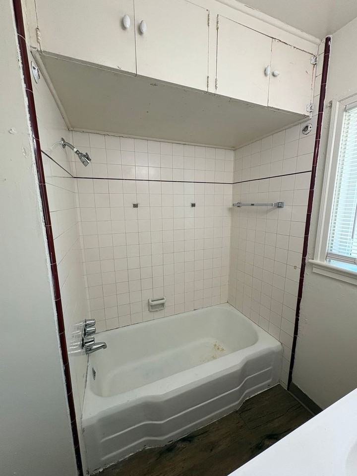 1216 N Conyer St - Photo 7 of 34