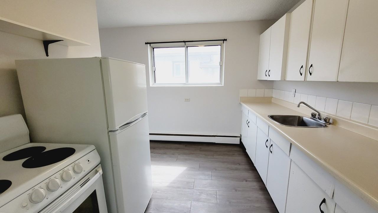 10010 154 St Nw - Photo 3 of 16