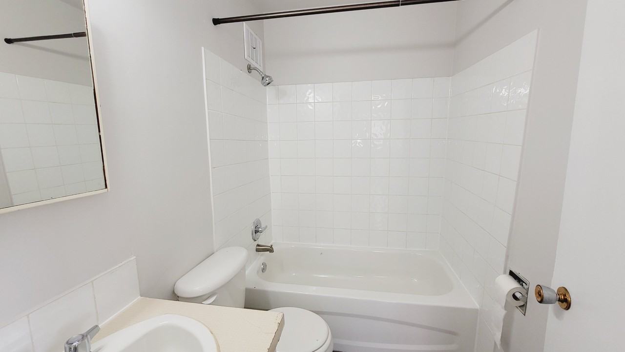 10010 154 St Nw - Photo 6 of 16