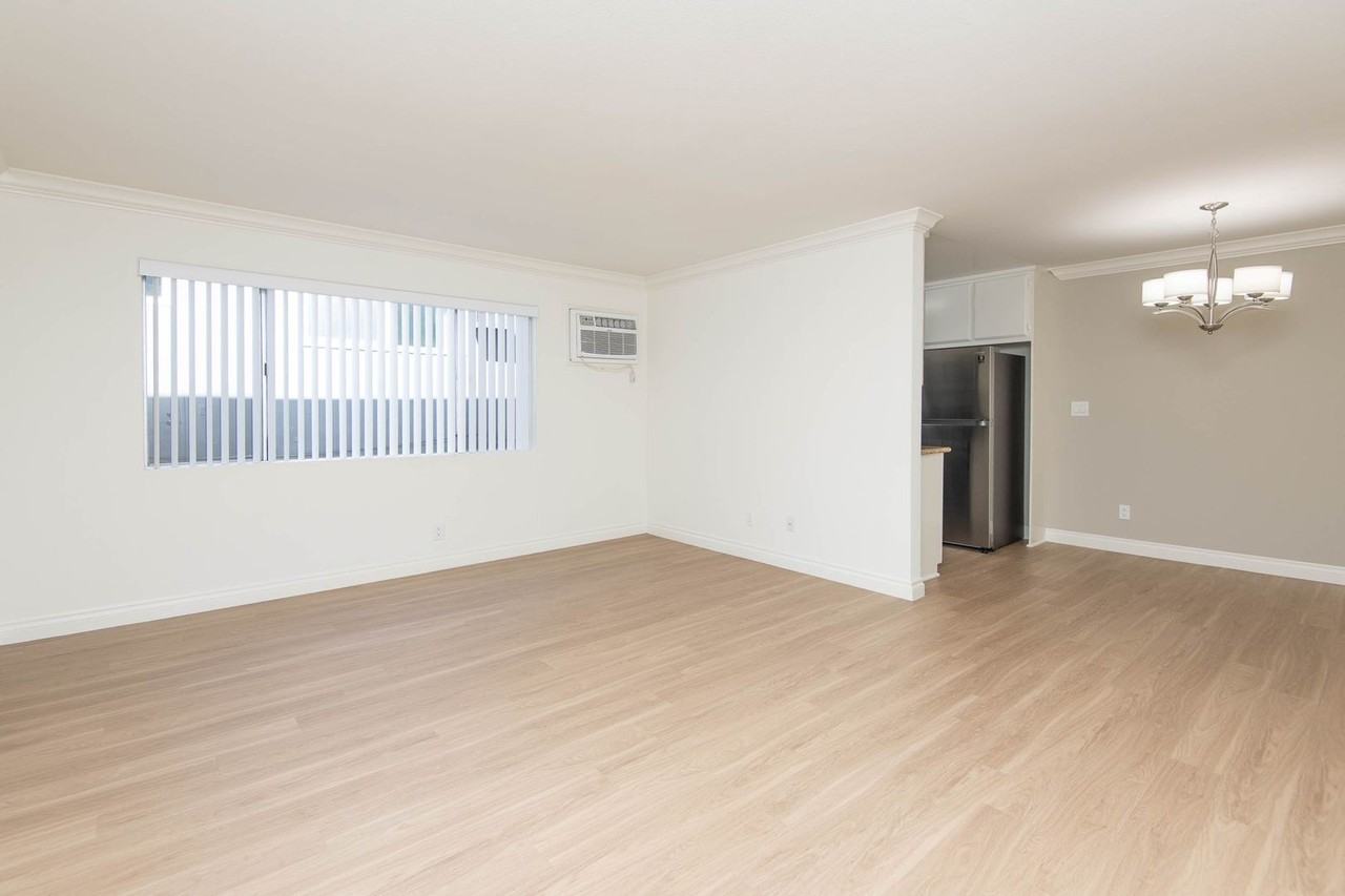 12756 Caswell - Photo 2 of 24