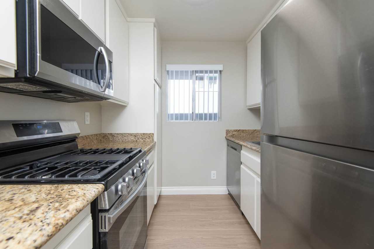 12756 Caswell - Photo 4 of 24