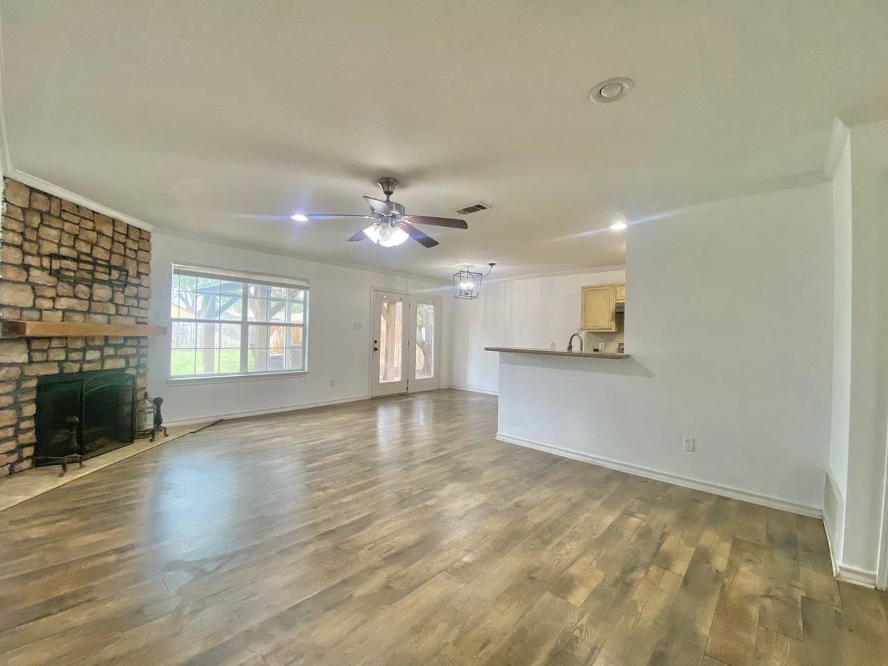 2607 30th St - Photo 3 of 19