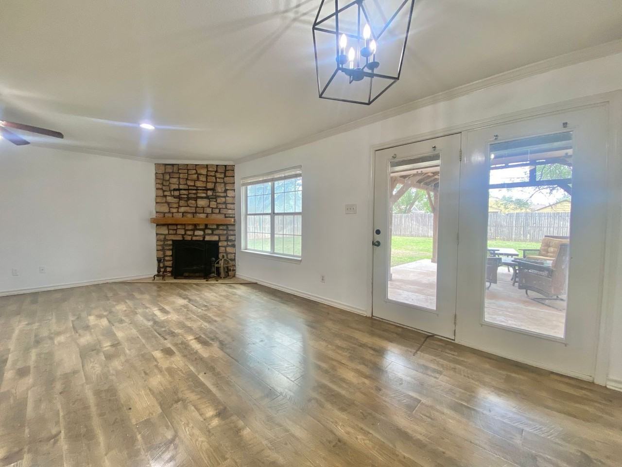 2607 30th St - Photo 4 of 19