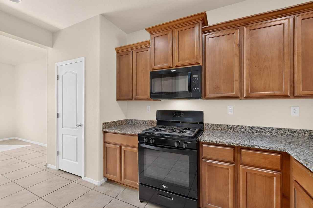 10915 Topacio St Nw - Photo 2 of 41