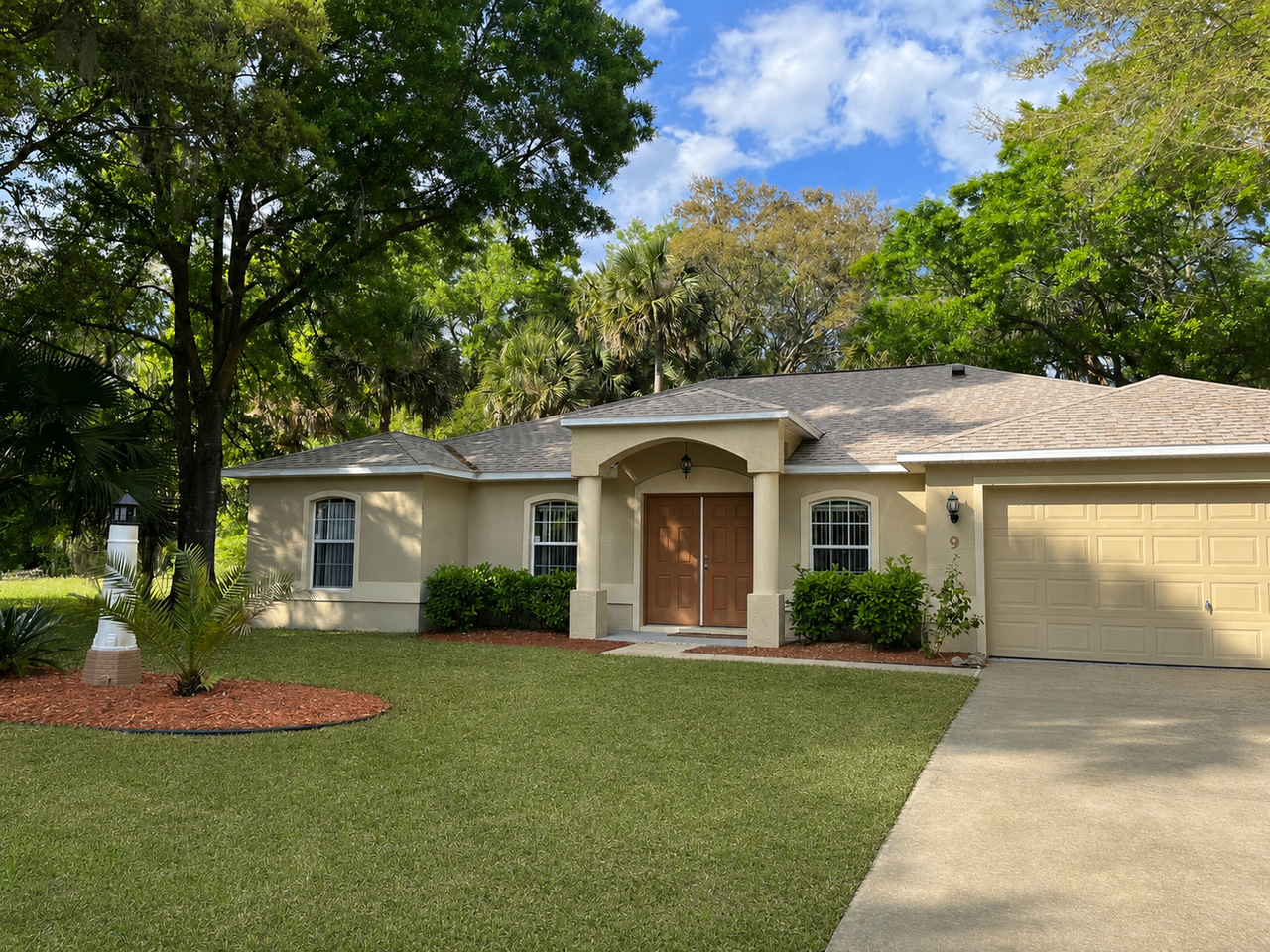 9 White Hawk Pl