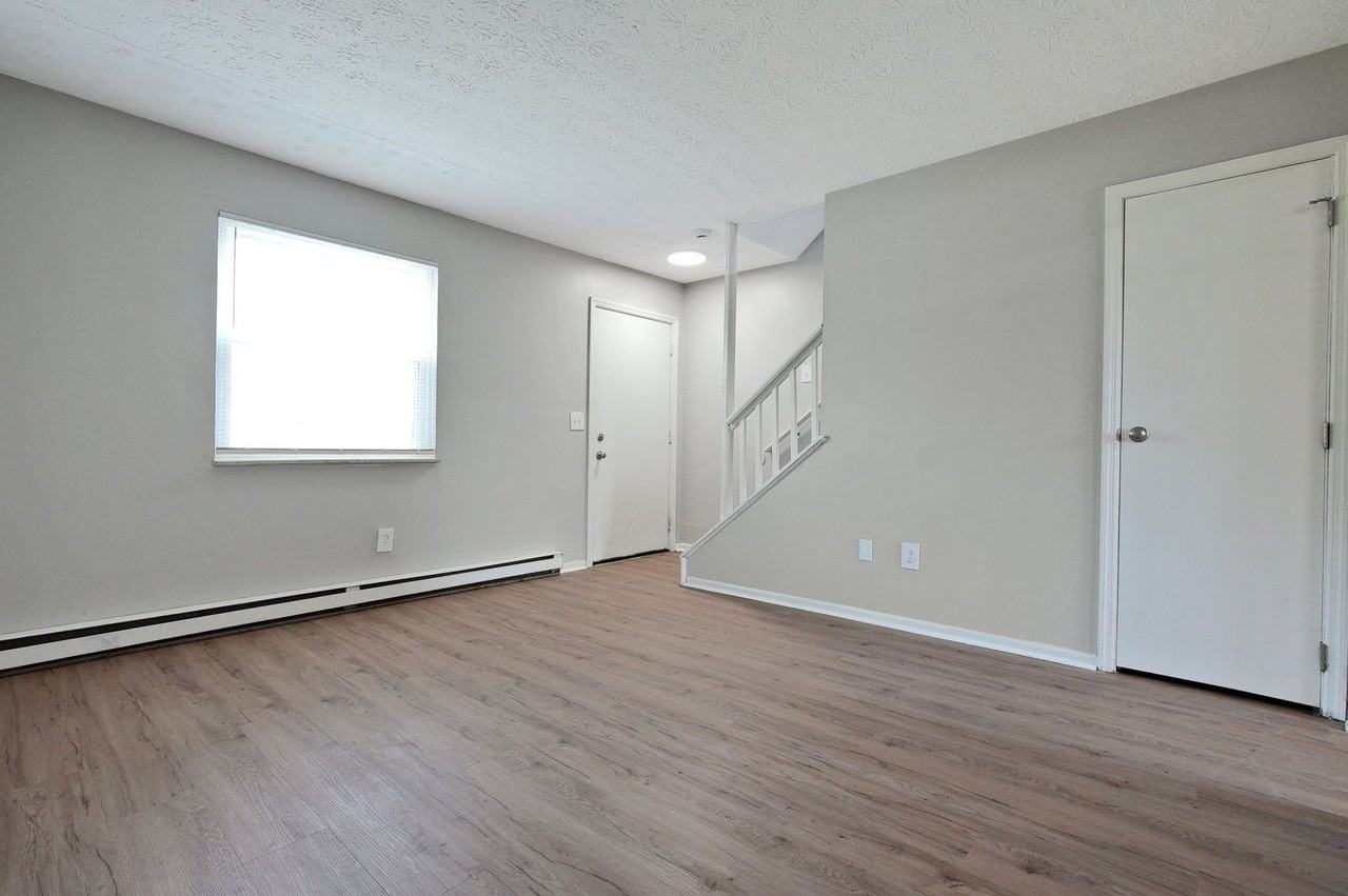 2205 Clarendon Ln - Photo 3 of 14