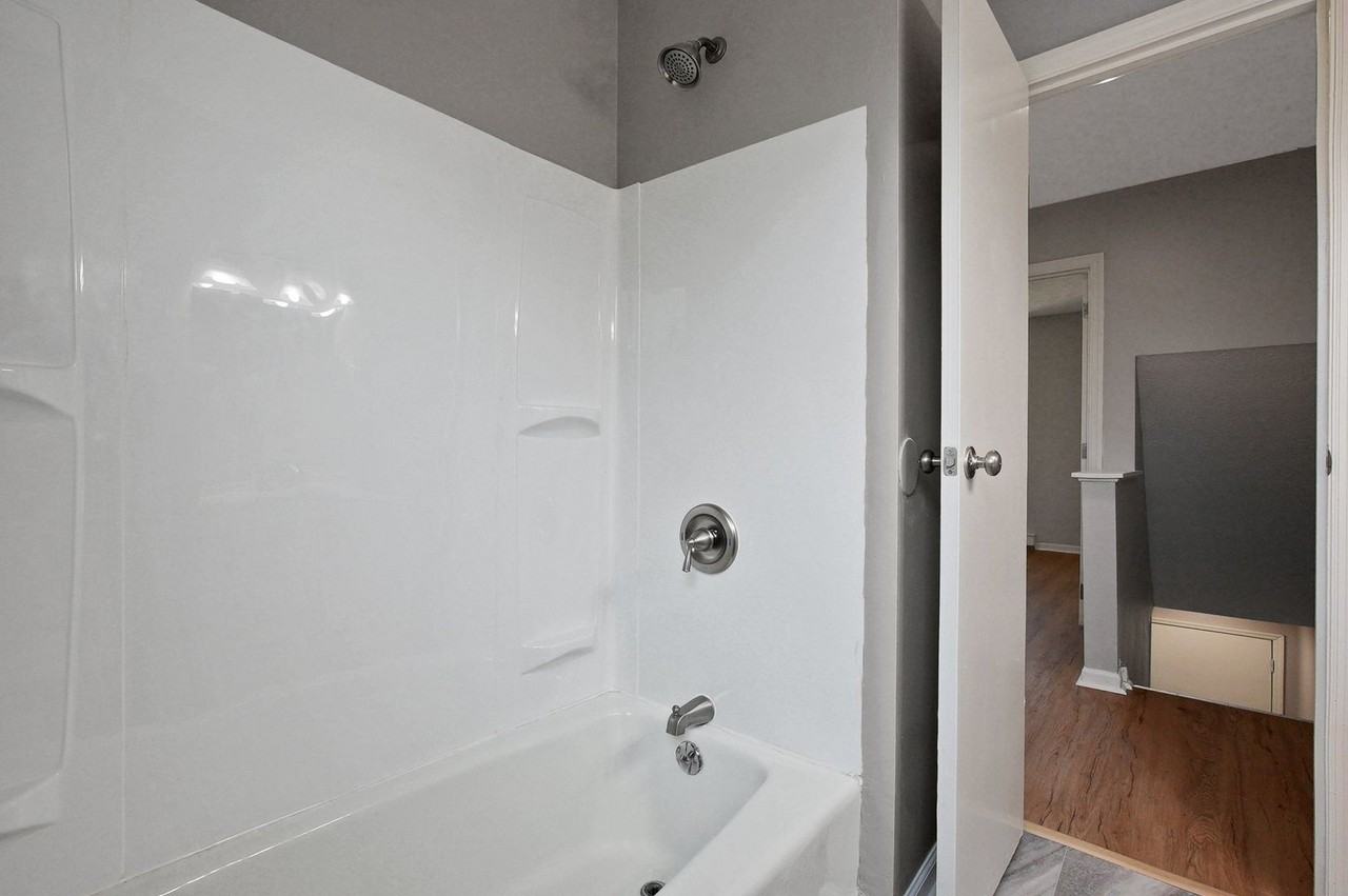 2205 Clarendon Ln - Photo 7 of 14