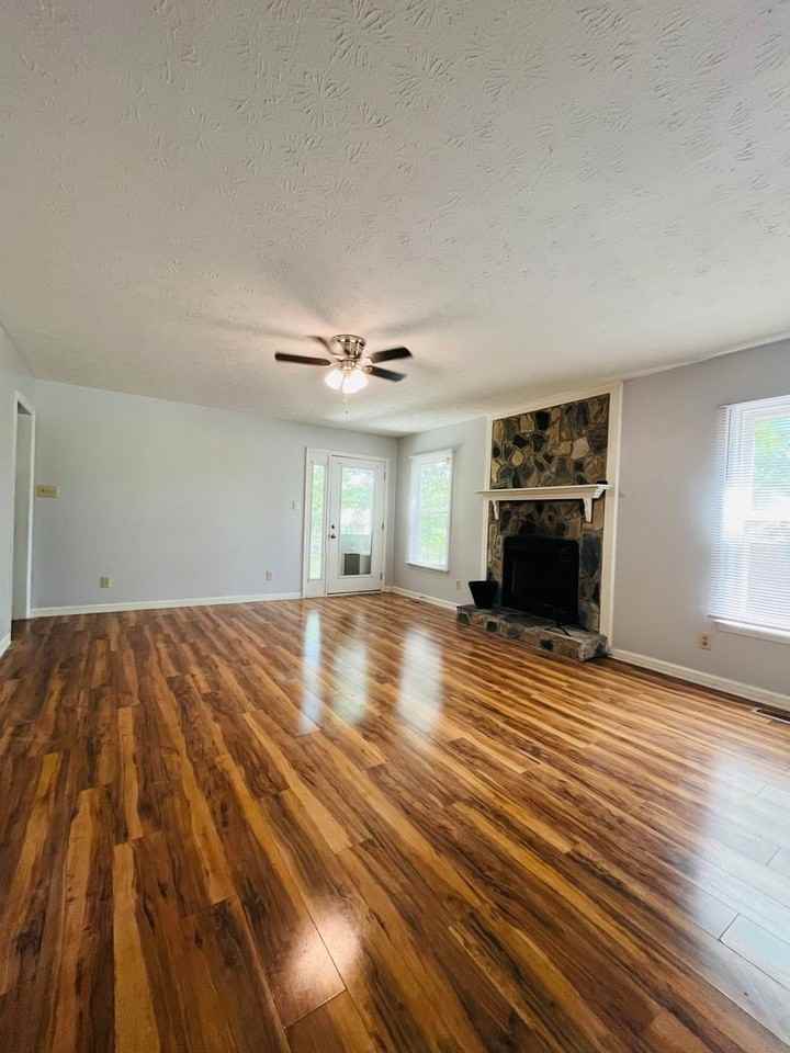 121 Sprucepine Dr - Photo 3 of 21