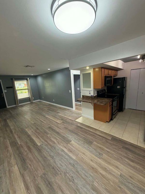 3094 Plaza Terrace Dr - Photo 4 of 13