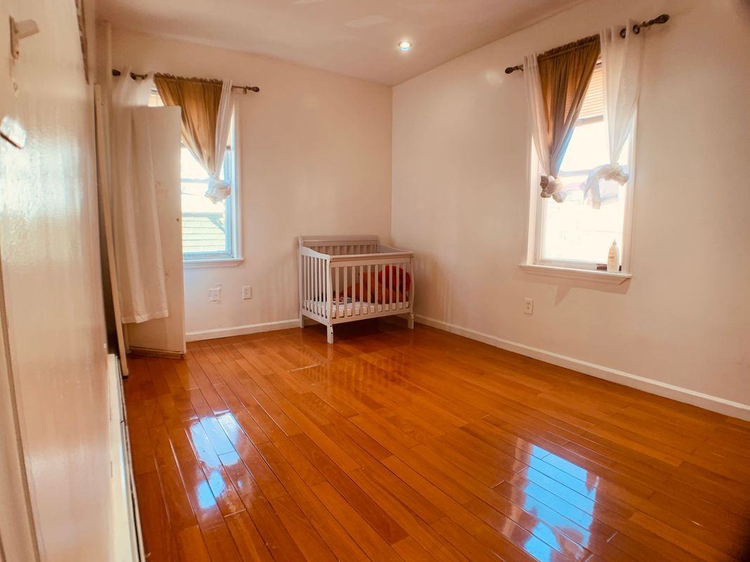 2328 28th St ##1 - Photo 4 of 10
