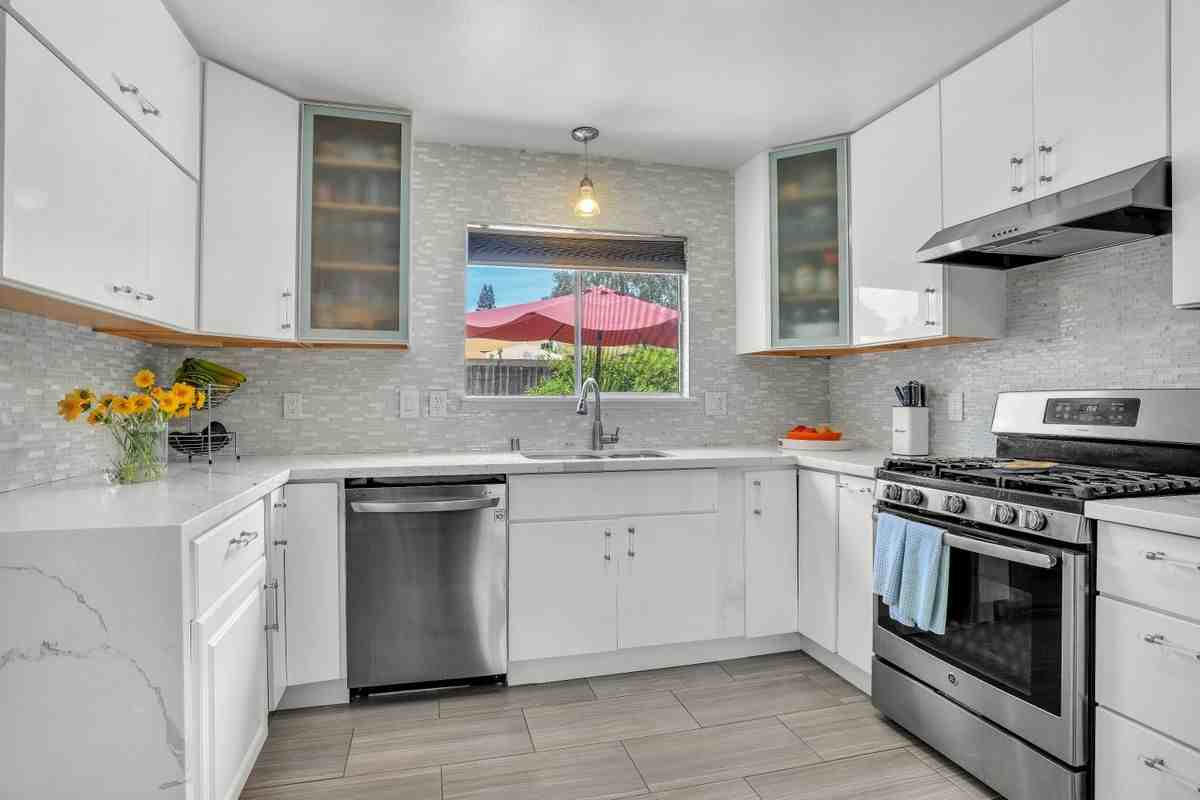 501 Boyes Blvd - Photo 4 of 6