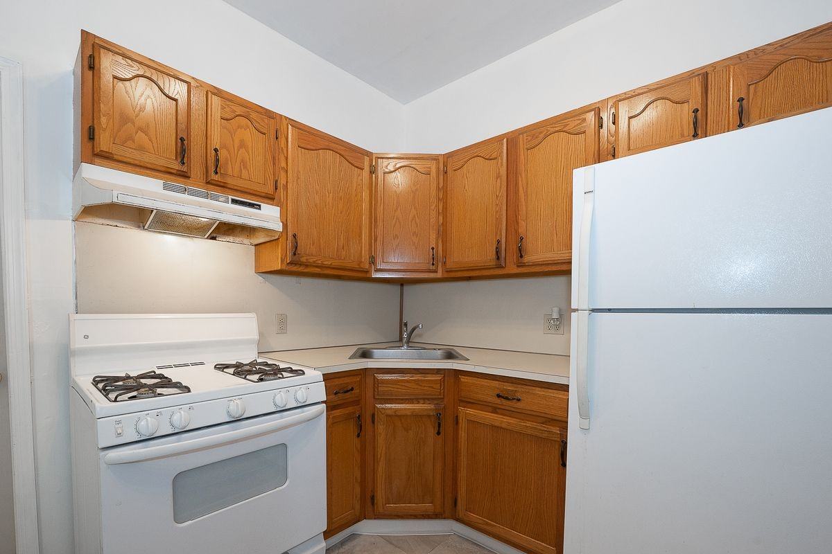 418 Harlan St - Photo 2 of 3