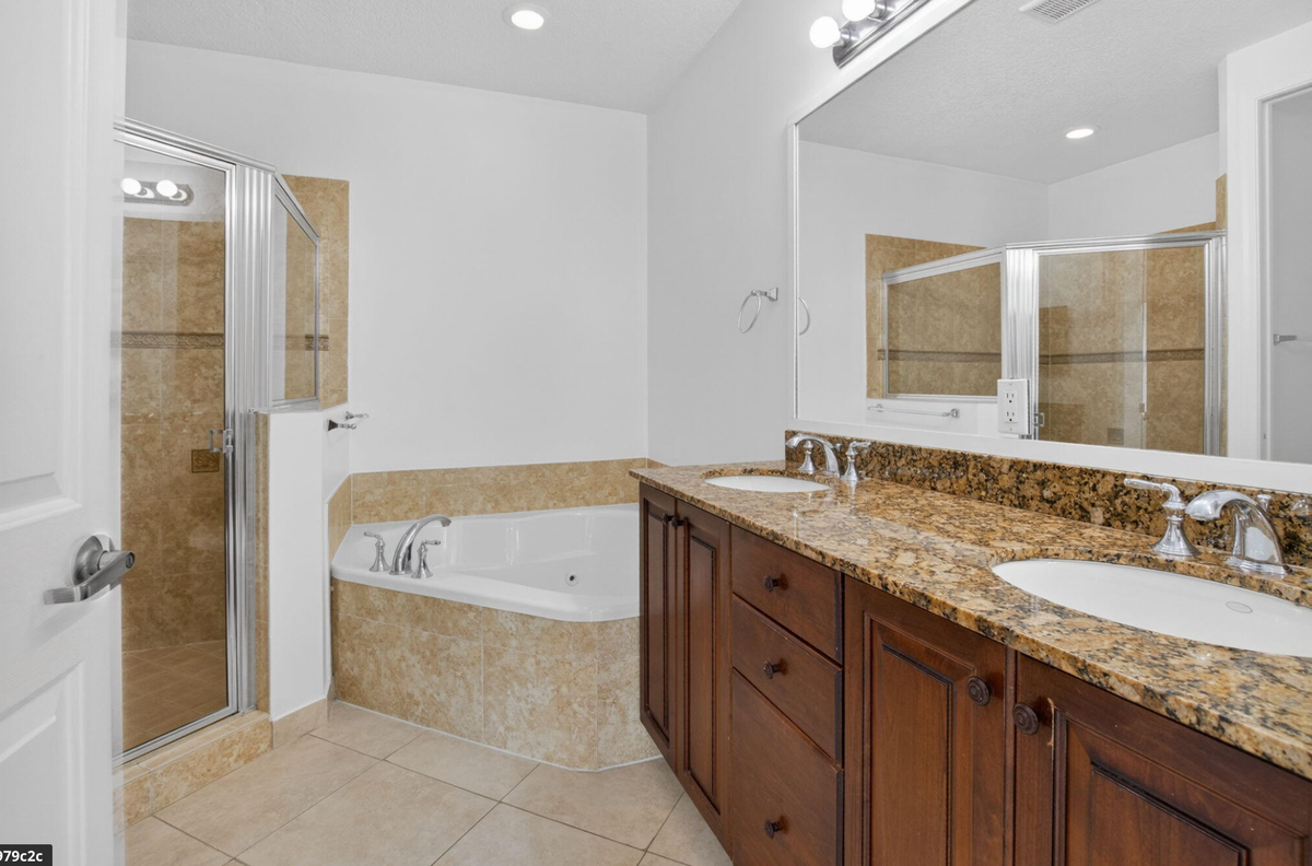 W Astor Cir ##E - Photo 3 of 5