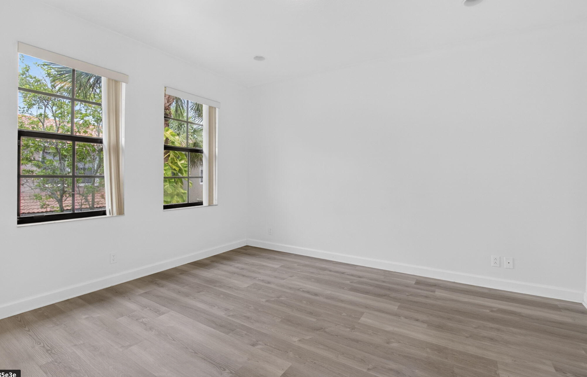 W Astor Cir ##E - Photo 4 of 5
