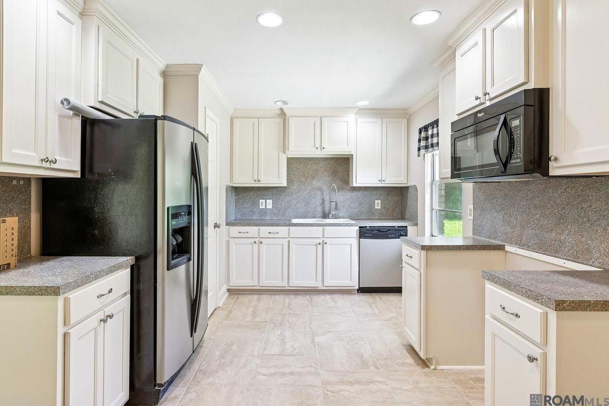 8977 Nolen Dr - Photo 4 of 13