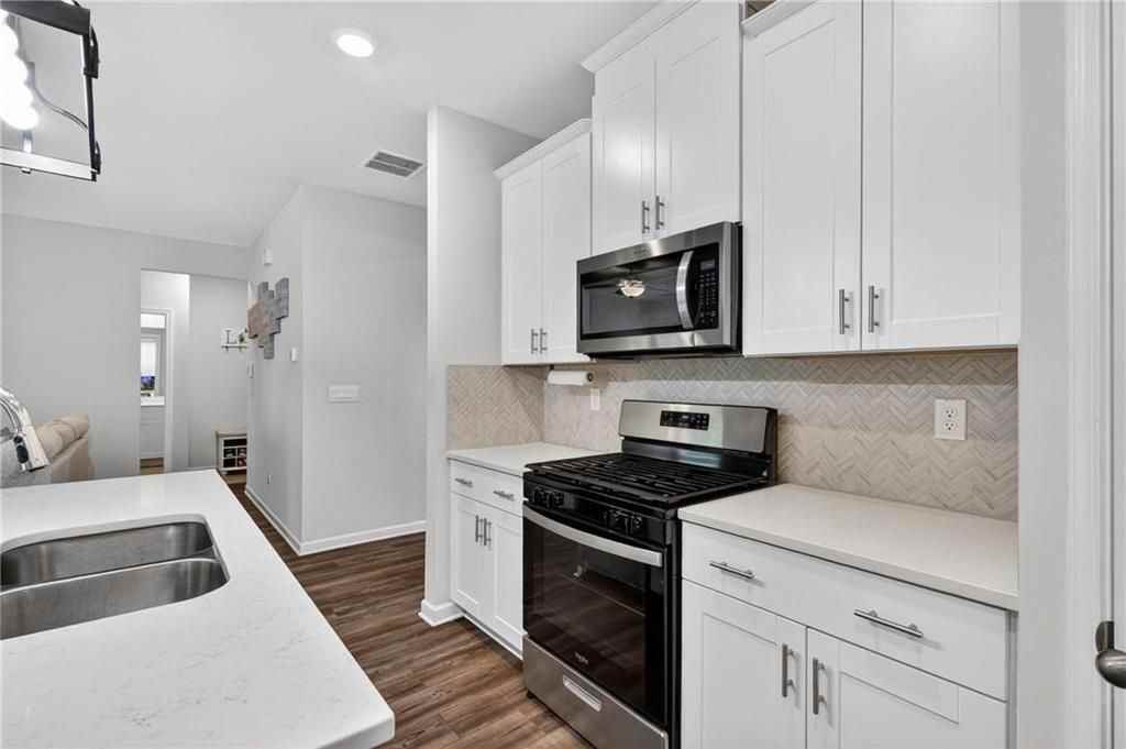 4161 Dean Grove Way - Photo 7 of 31