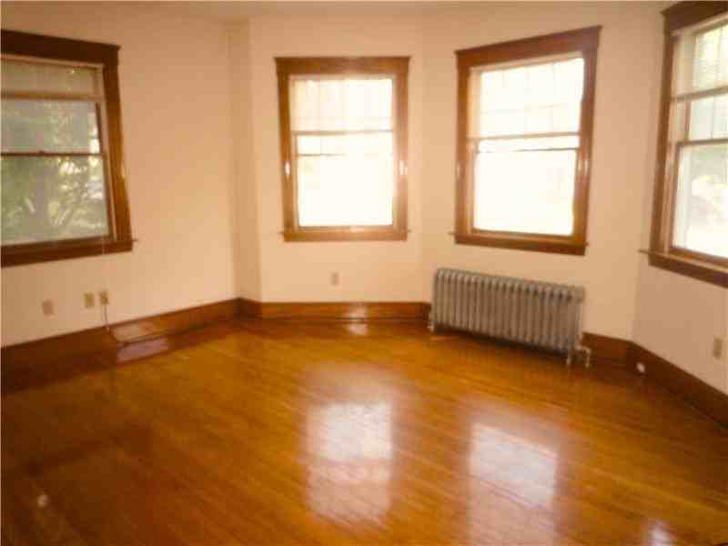 23 Wellington St #1 - Photo 5 of 17