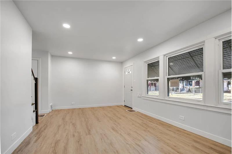 10313 S Church St - Photo 3 of 12